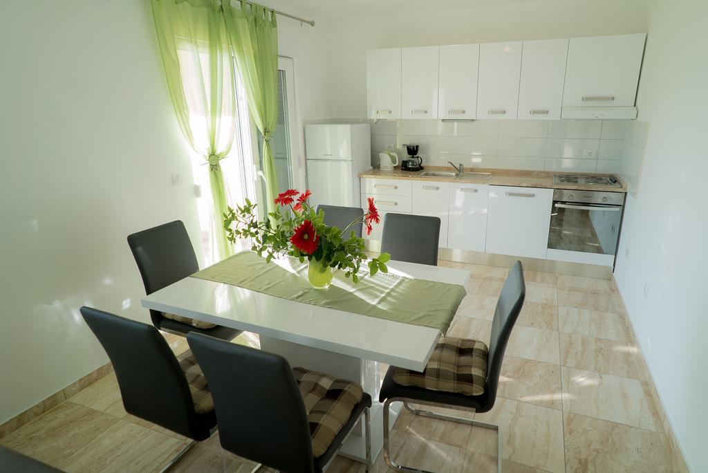 Apartmani Ruzica Makarska Esterno foto