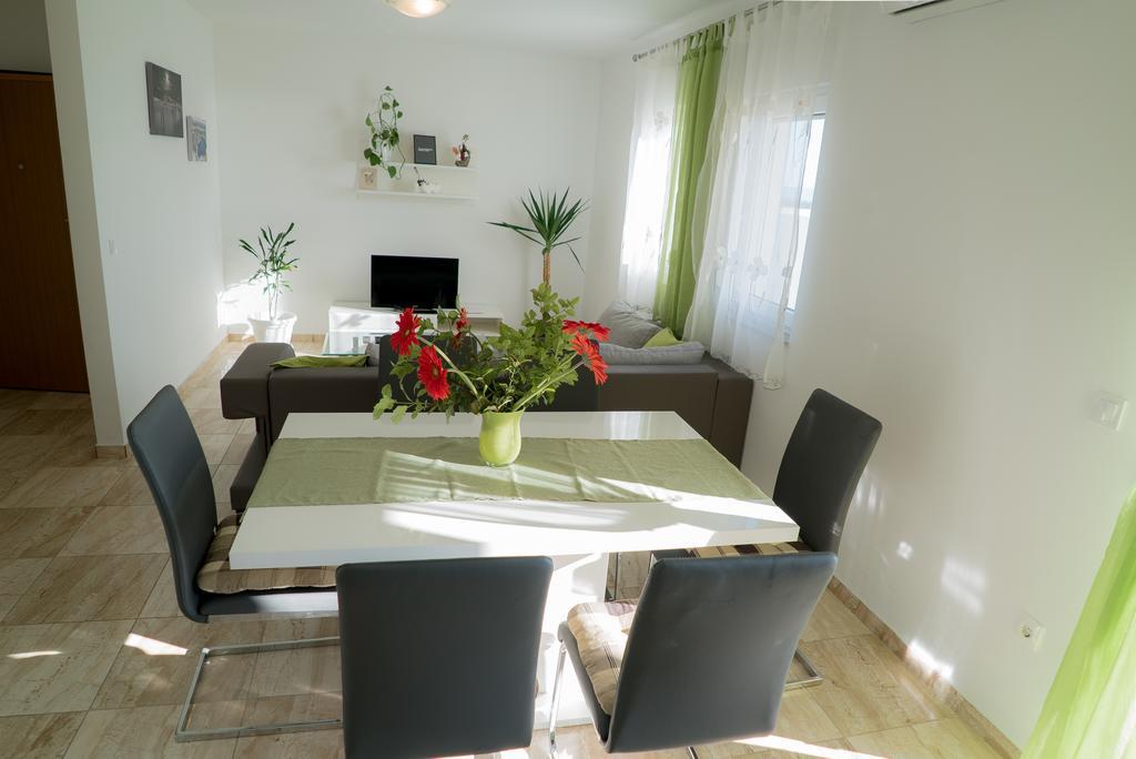 Apartmani Ruzica Makarska Esterno foto